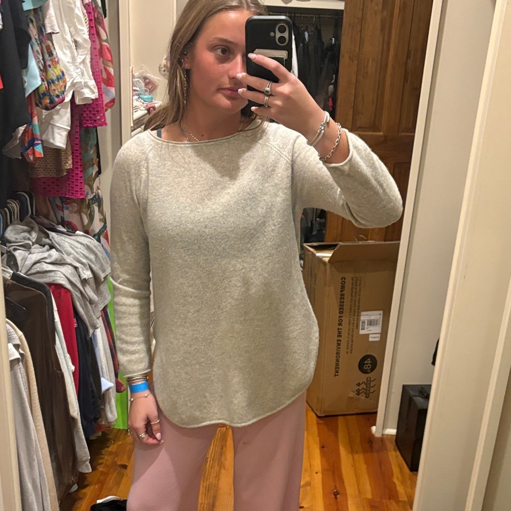 InCashmere Light Gray Crew Neck Sweater